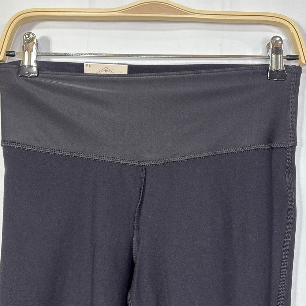 🧦 nwt St. John Bay high-rise fitted Capri legging - Picture 4 of 4